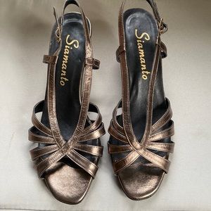 Siamanto Gold and Black Heels